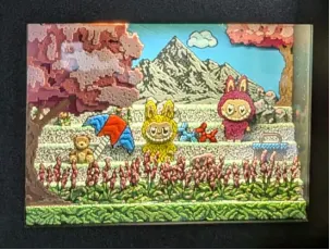 Diorama miniature pixel art artisanal Mondes Tendres — création geek rétro fait main